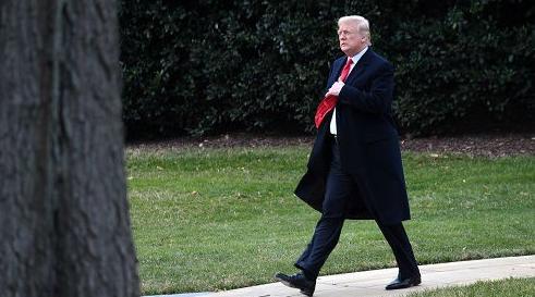 特朗普 ，八十多岁，精力很充沛，据说他养生的秘诀是吃大量的阿司匹林，日常三餐以 