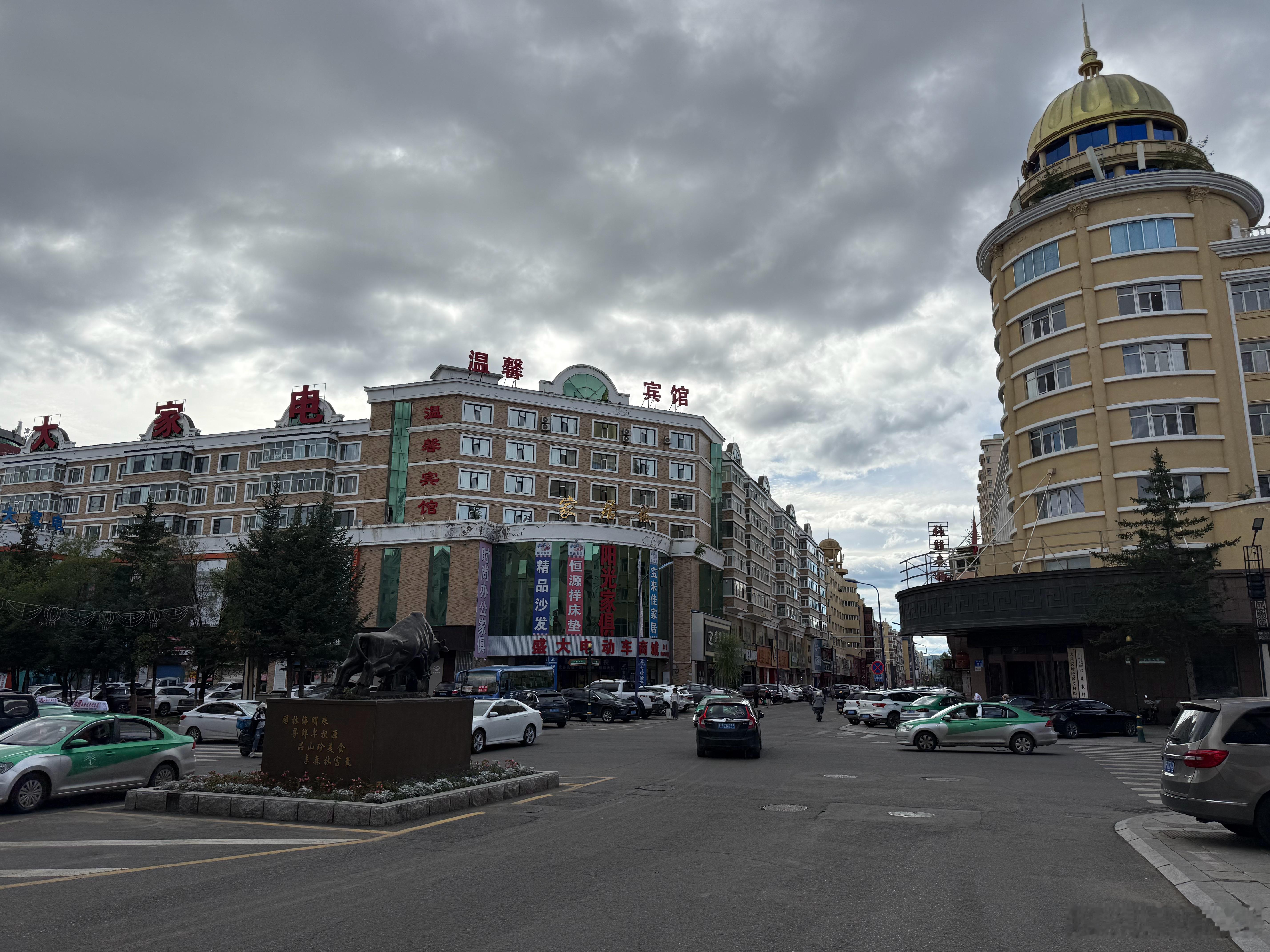 加格达奇，我住的宾馆下面的一个十字路口，看了一下，居然没设红绿灯。 呼伦贝尔·迎