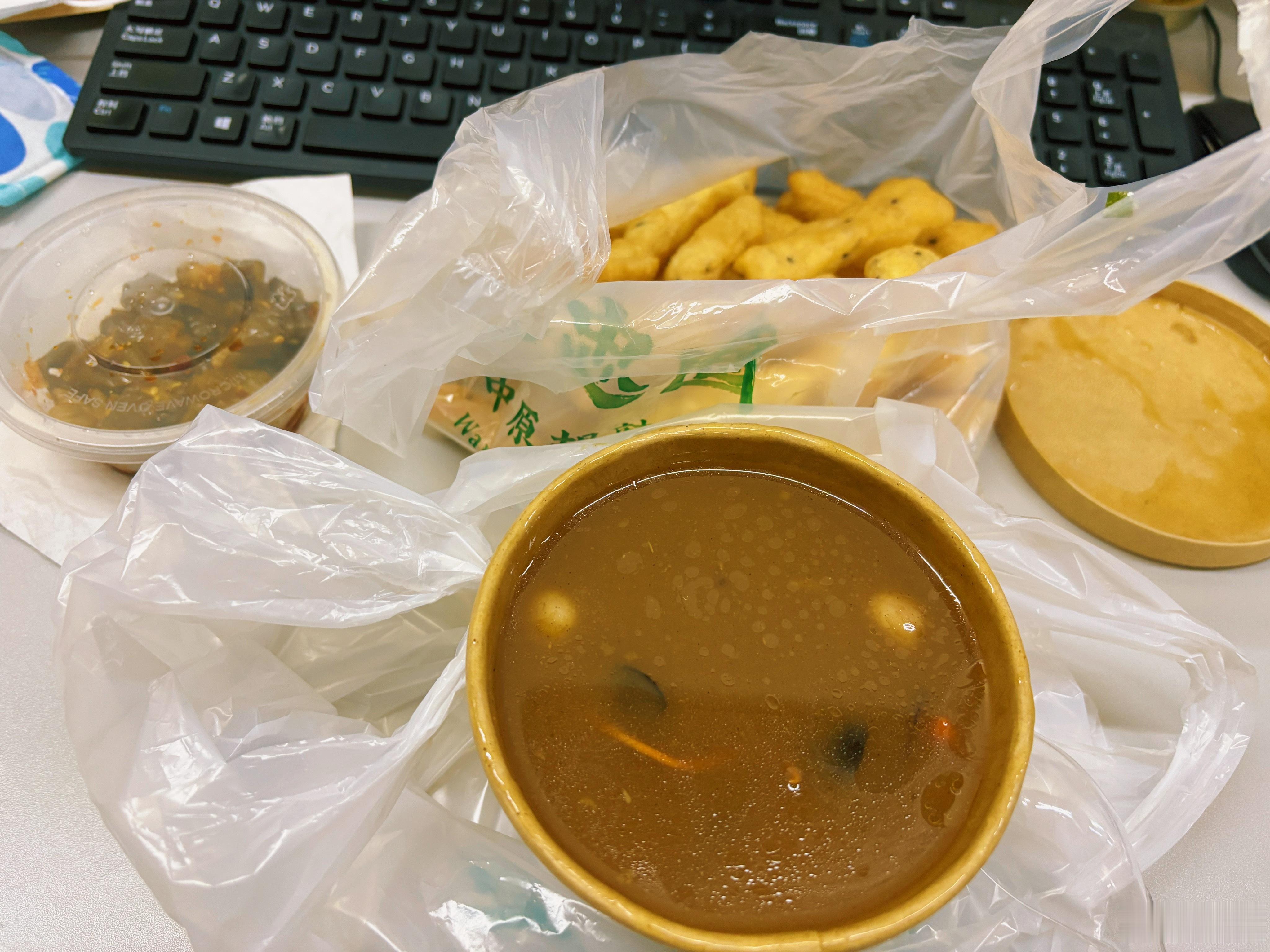 胡辣汤！油馍头好吃哦！ 