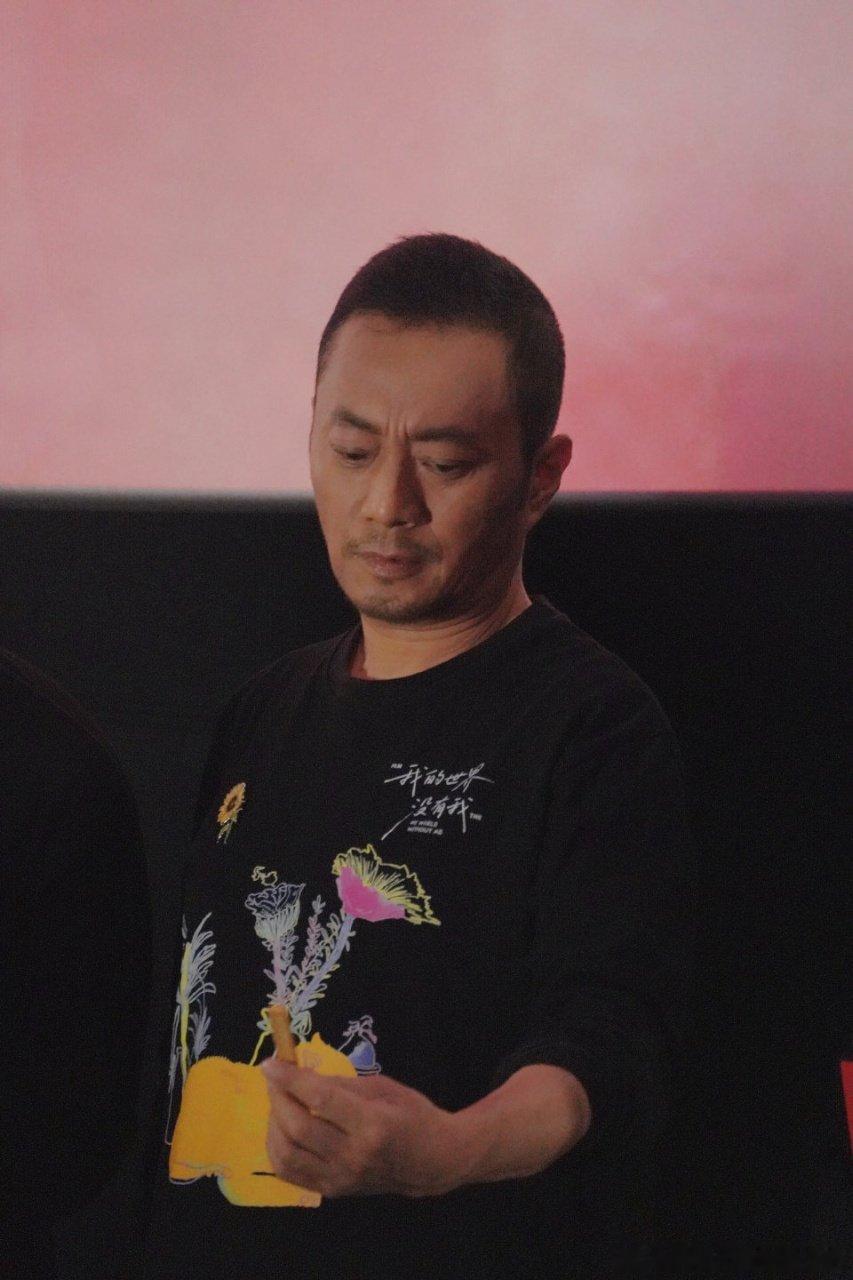 张涵予呼吁动物保护法必须支持张涵予的呼吁，之前虐待动物事件总让人痛心。有了法律加