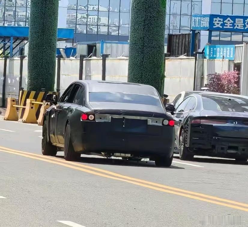 坪山xxx，仰望xxx，尺寸大到惊人，电池容量大到离谱[doge] ​​​
