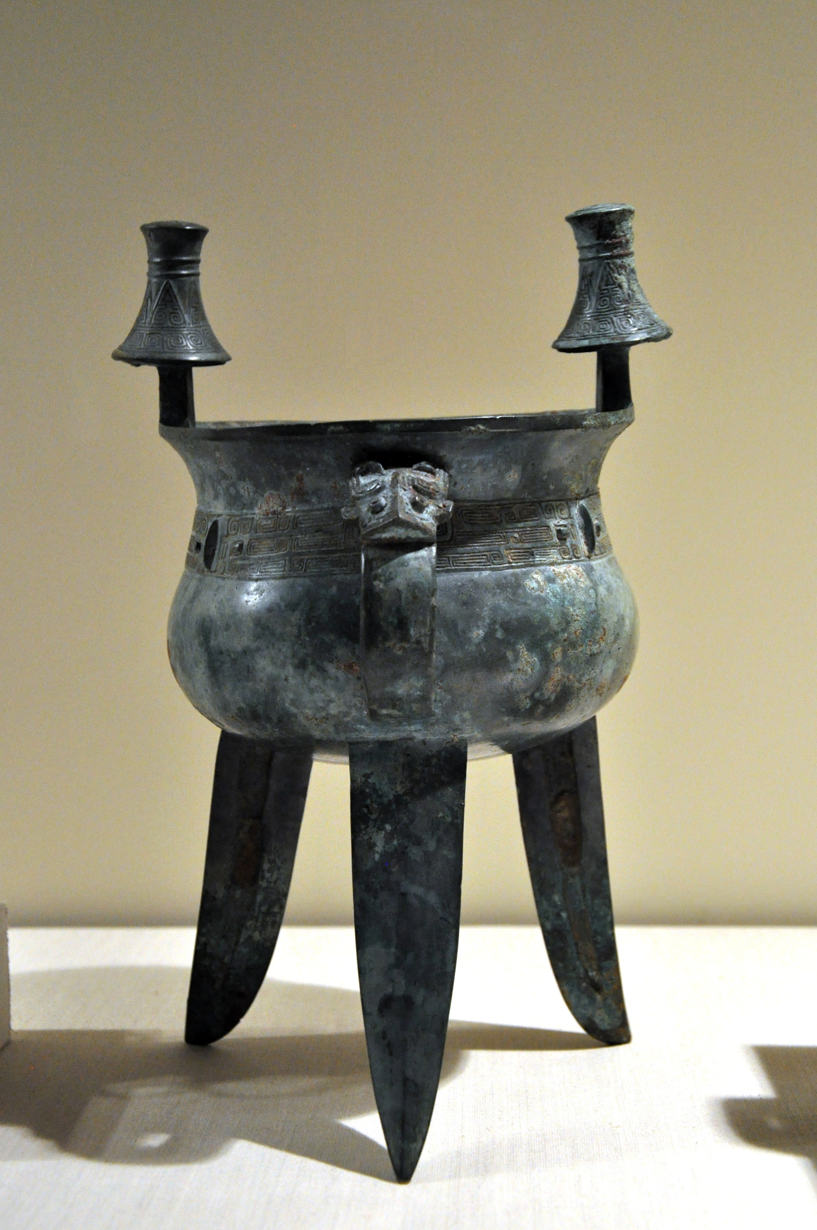 每天一件青铜器 美国印第安纳波利斯美术馆藏商晚期:圆腹斝. 斝的形制一般都是比较