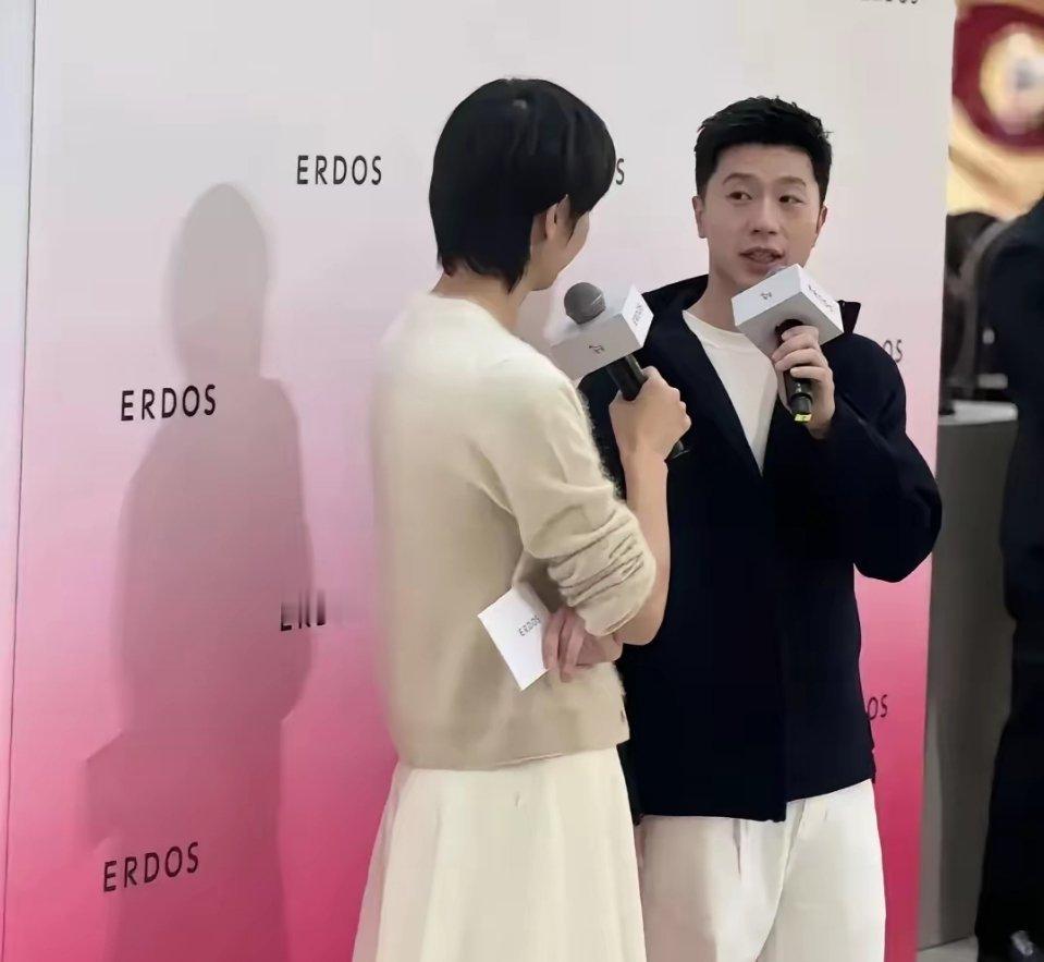 龙队，您那里是没有信号还是您不冲浪啊！今天出大事了！弟弟妹妹都宣布退出世界排名了