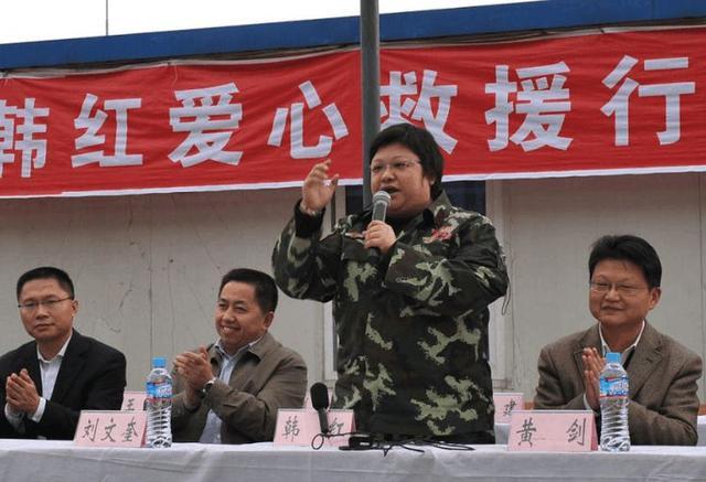 2009年感动中国年度人物”的颁奖典礼上，朴素大方的某人还是让人恨欣赏、很佩服的