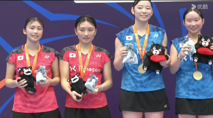 女双冠军：伴野碧唯 / 上野优寿 日本女双亚军：芳贺凛步 / 山北莉绪 日本女双