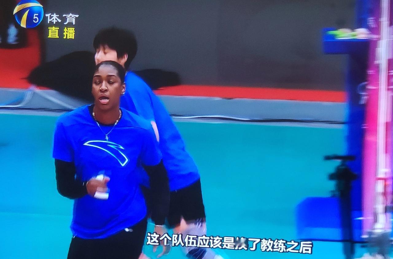 今天晚上的体坛新视野节目，全面详细报道了天津女排在对阵辽宁女排的赛前训练！

天