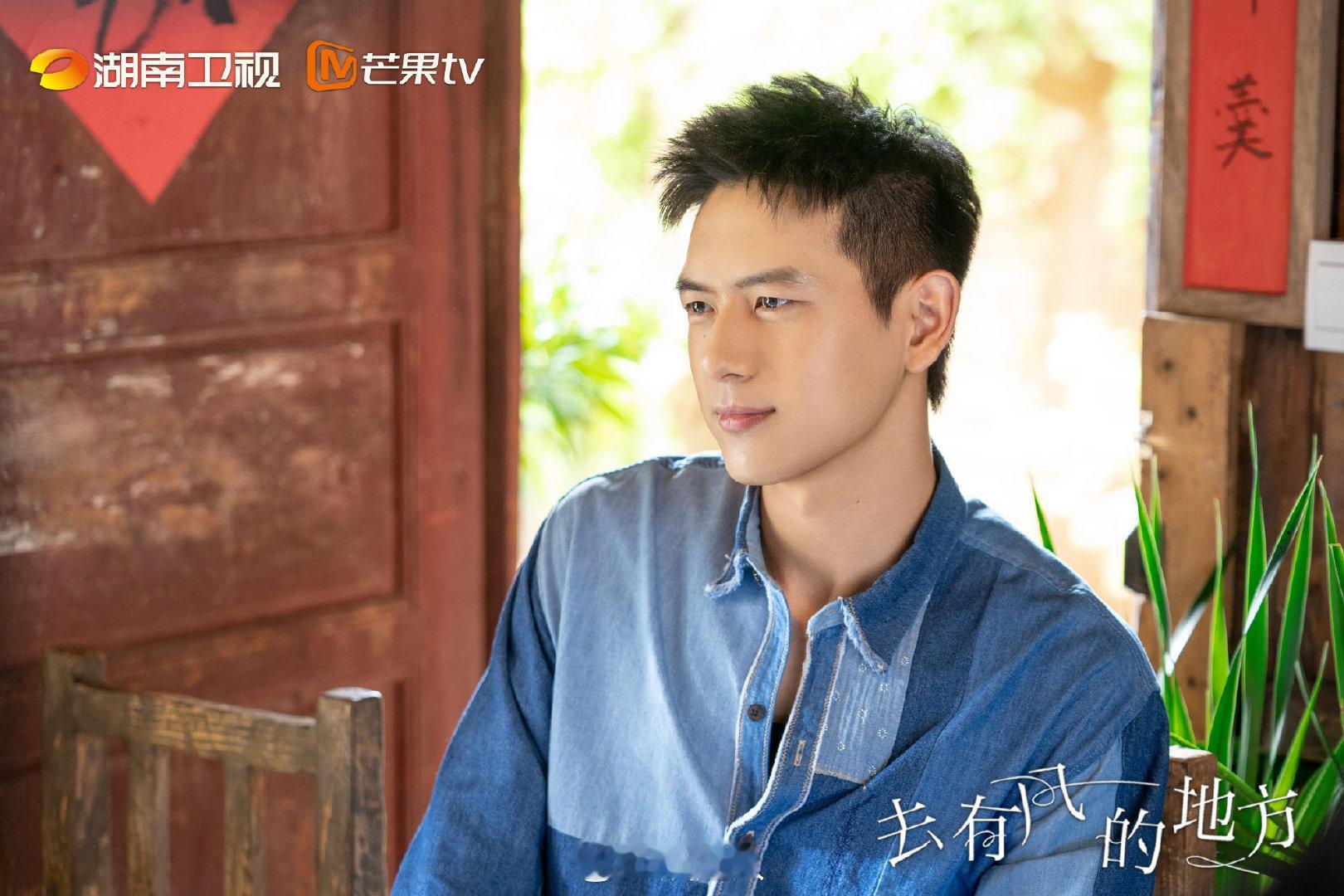 考古的热潮终究还是波及到了李现，回顾才发现李现在芒果有着《去有风的地方》《群星闪