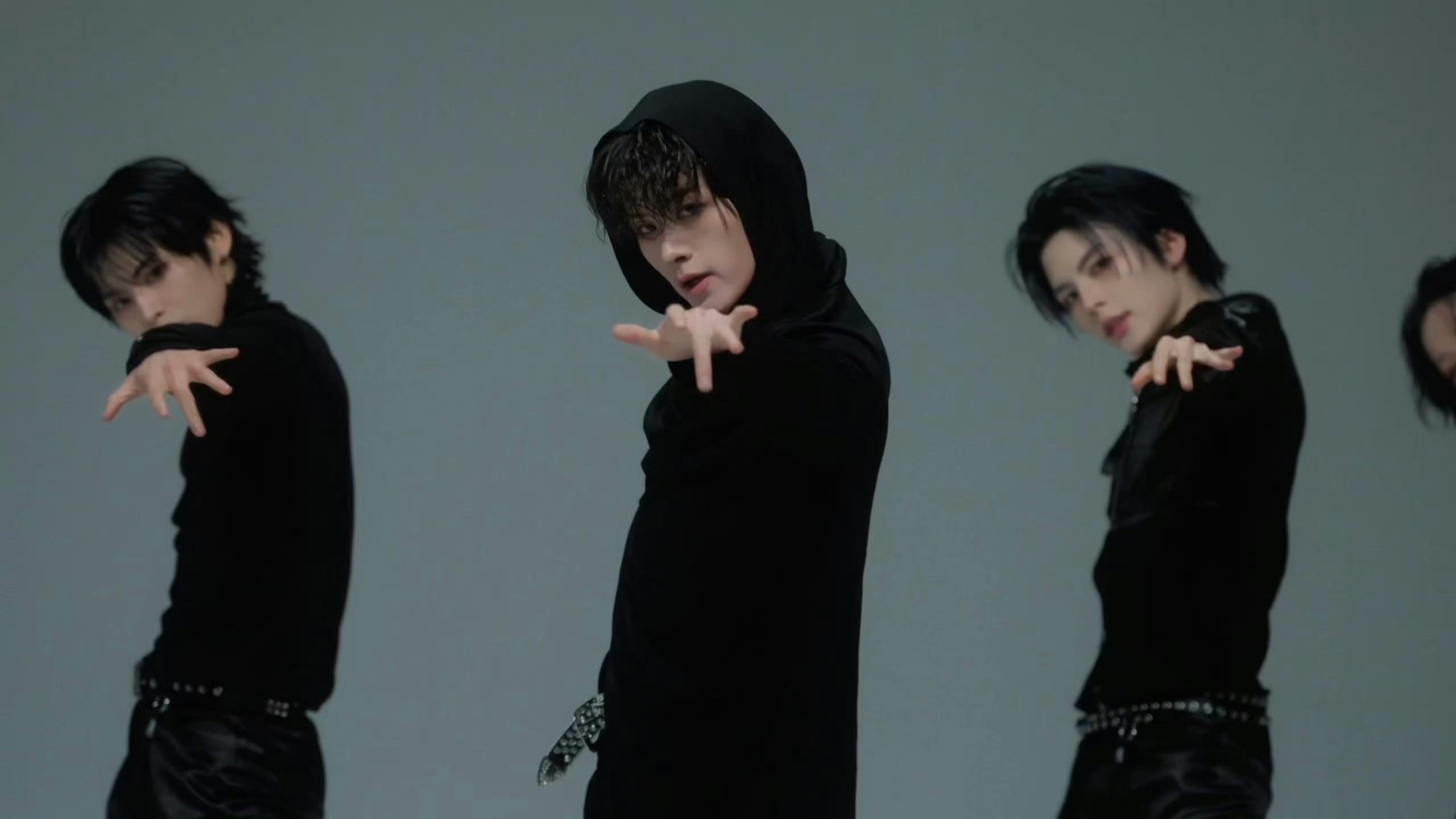 男团舞也可以很曼妙Am8ic一镜到底的拍摄太加分了，完整呈现出舞蹈的流畅度，蜘蛛