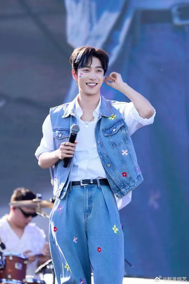 姚冠宇回应在短剧界过气了从短剧顶流到被质疑过气，姚冠宇选择突破套路，展现更成熟的