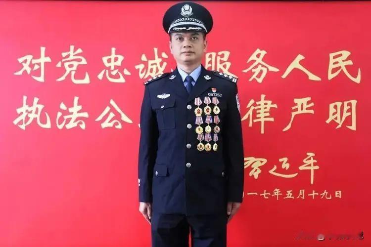吴志辉，男，1973年5月生，中共党员，怀化铁路公安处刑警支队政委、四级高级警长