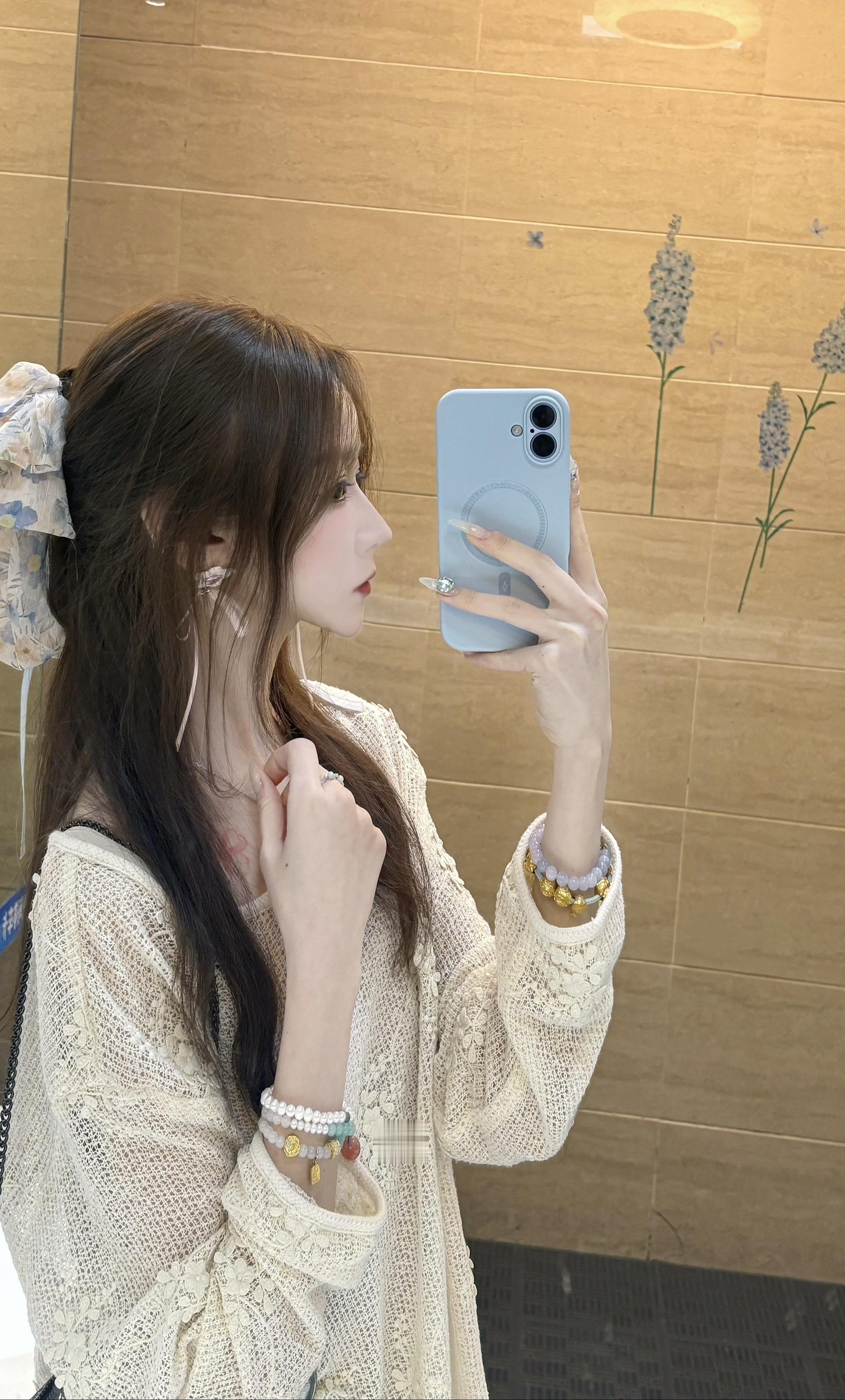 我原本以为你至少对我还是有心疼的 后来你权衡利弊还是没有选择我 陪了你...