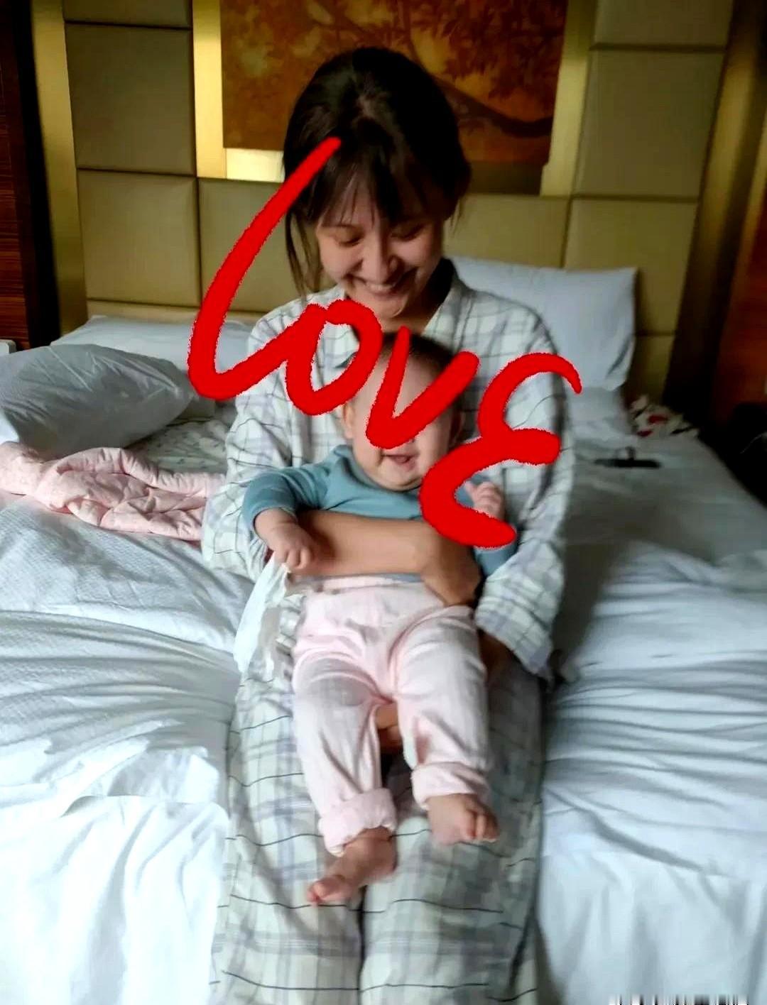 热依扎深夜发文，不是生病，是扛不住了。

一边是75岁行动不便、一身病痛的父母，
