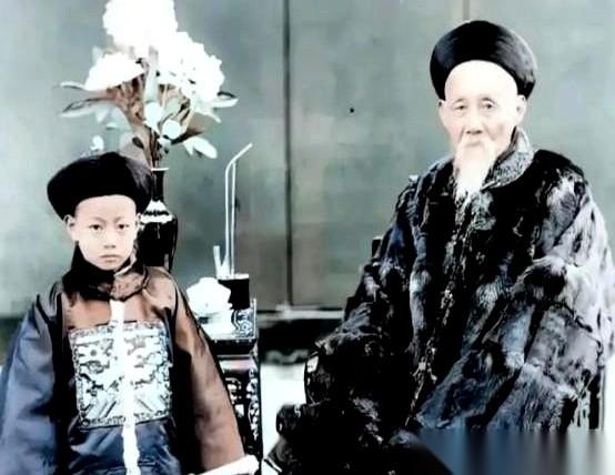 聊聊李征五这个商人。
1904年，他大婚，娶的是军机大臣王文韶的女儿。高门嫁低户