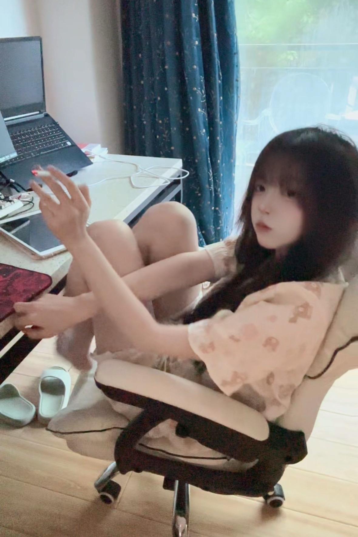 我试图站在你的角度与你共情 可是我越为你考虑 我就越难过 你为什么从不为我考虑