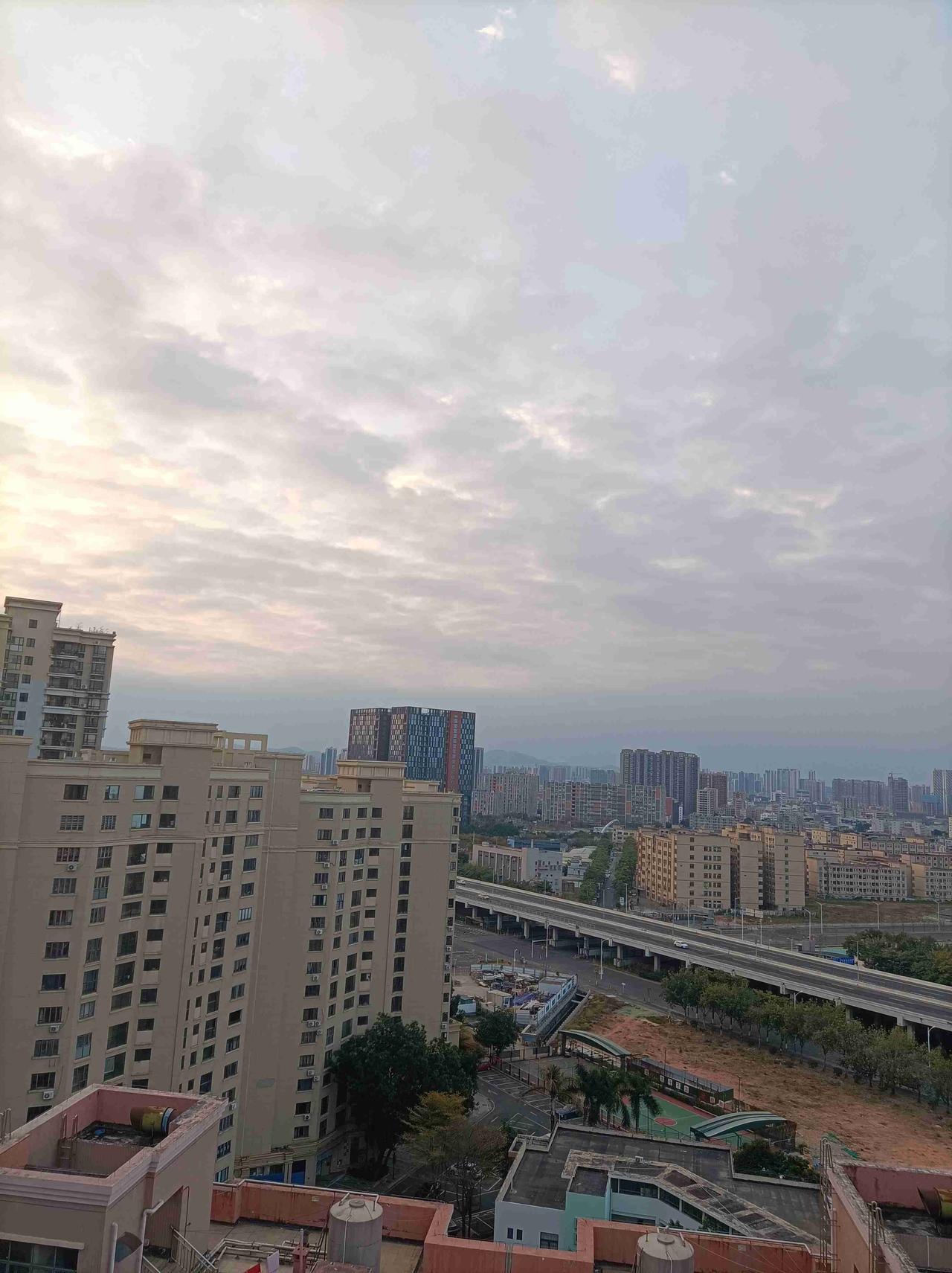 我的今日状态：😁轻松愉快
我这里的天气：🌤️多云深圳今日多云，气温14度到2