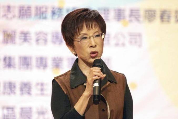 就在民进党疯狂下达“禁足令”、试图封锁九三阅兵消息之际，洪秀柱将与苑举正、王炳忠