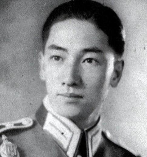 1997年，蒋纬国病逝，宋美龄派人查账，发现养了81年的儿子，身后竟是一堆债务。