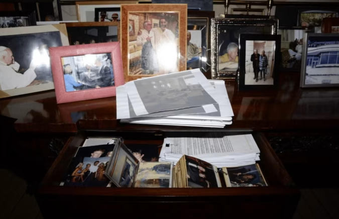 【特朗普想让爱泼斯坦案翻篇？“大量涂黑的文件只会火上浇油”】随着美国司法部遵循美