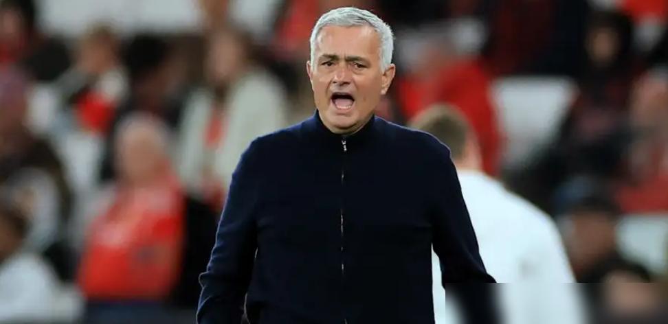 穆里尼奥带本菲卡，联赛26轮不败，听着是挺牛的。
 
可这赛季已经四大皆空了，一