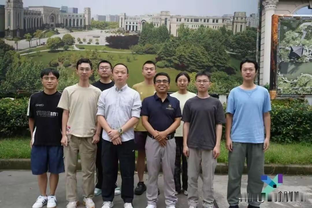 中国芯片实现了历史性的突破
 
　　长久以来，全球芯片存储市场，一直被国外三家企