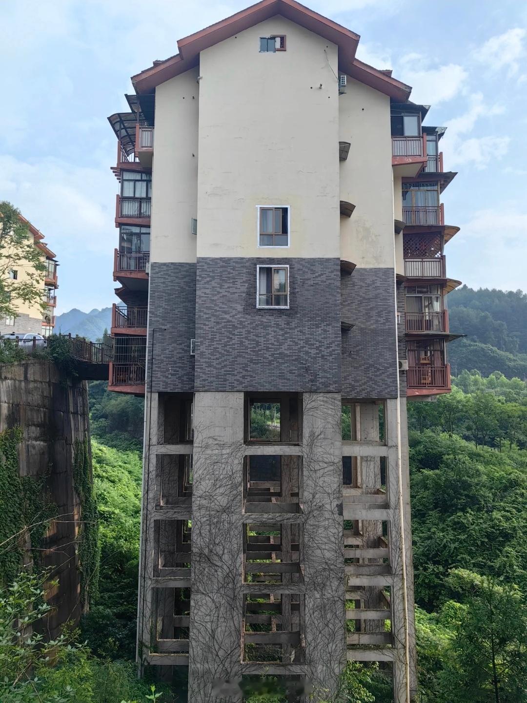 实用主义装修下面的楼层不住那就不装了 ​​​