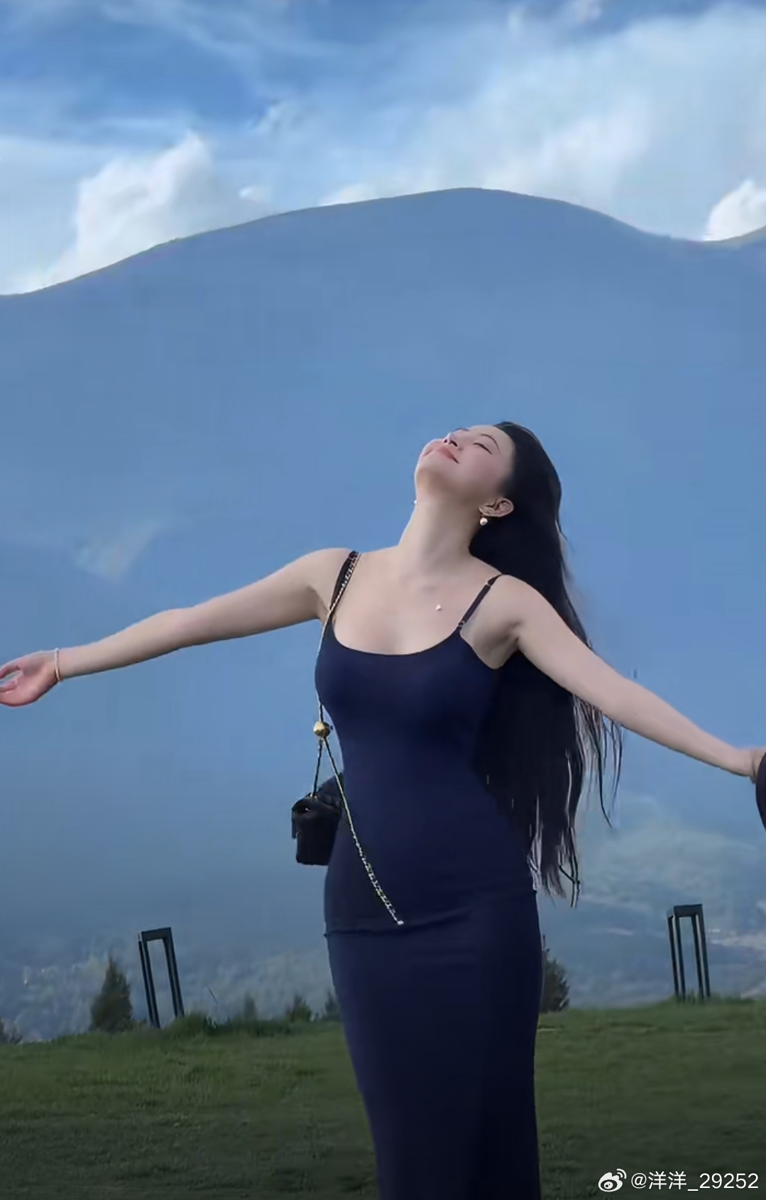 洋洋高锐“放飞·自己”◎想……就是……想有什么可遮掩的◎其实来到贺兰山才懂……怜