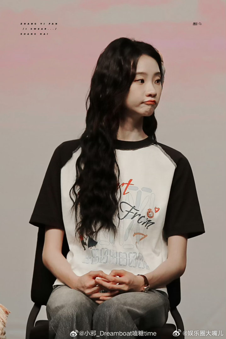 张艺凡玉兰塑美人 清冷系天花板哪里够定义张艺凡？玉兰塑身旗袍写意，她的美自带诗性