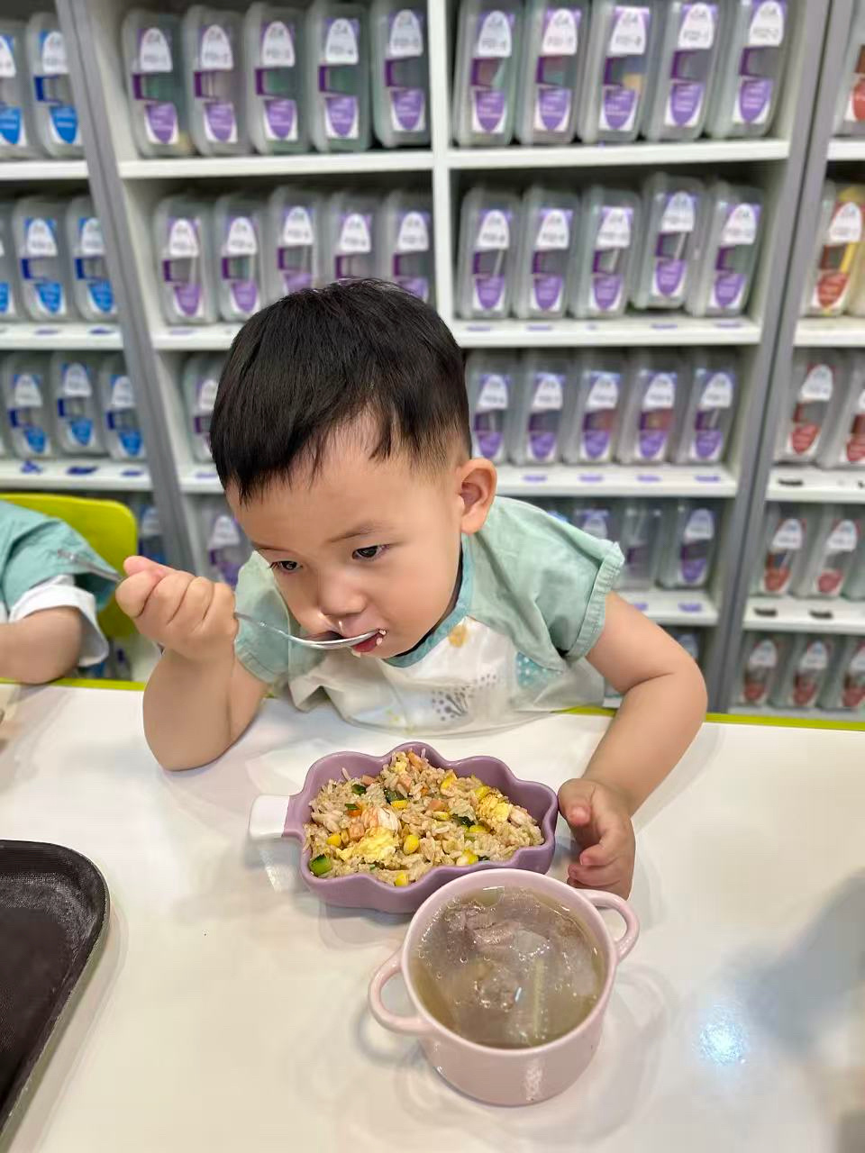 朋友们啊。恭喜我吧，我的人生刚刚开始的感觉。因为两个娃周一到周五都上全天啦。