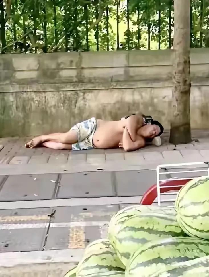 这种环境能够酣睡，比躺在席梦思床垫上睡不着，要幸福得多了！！