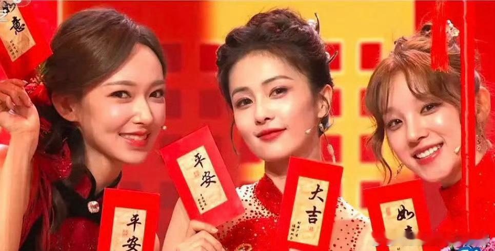 老鹿被编入普女，但是每次和什么美女同框都不会输甚至略胜一筹哎～ 