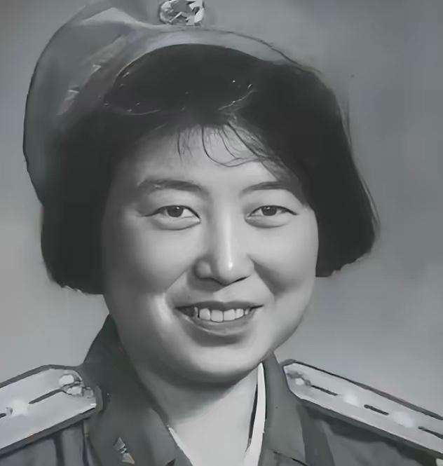 1964年，热恋中的女飞行员，被派往西北执行绝密任务，结束后回家结婚。可是怀了2