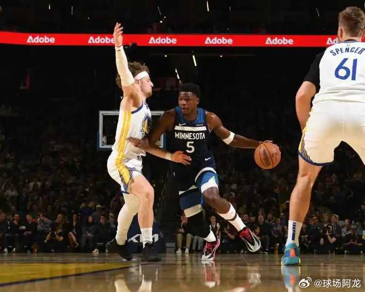 北京时间3月14日，NBA常规赛勇士主场对阵森林狼，波尔津吉斯迎来加盟勇士首次首