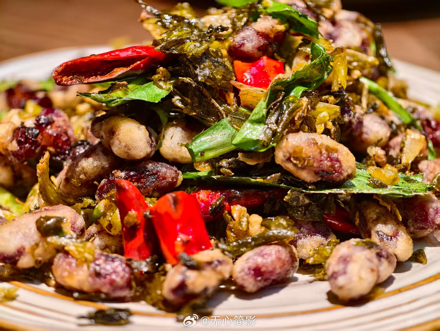 朋友请吃晚餐，说是傣族菜，很下饭。图 3 的豆子贼好吃。 