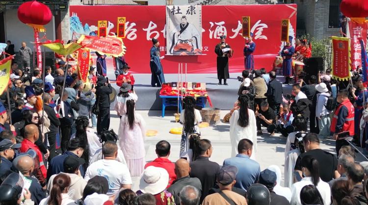 太谷公开组织斗酒，开车人士千万不要参与。
五一期间，为了搞活旅游，搞热经济，太谷
