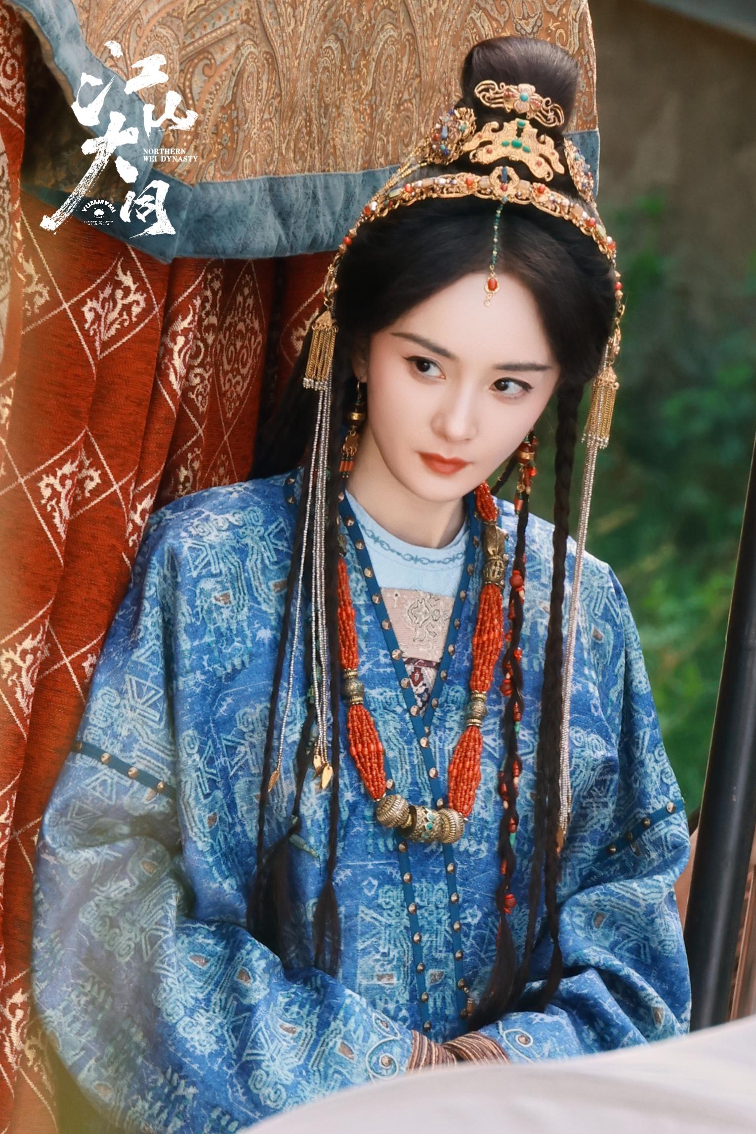 “青丝挽玉鬓”