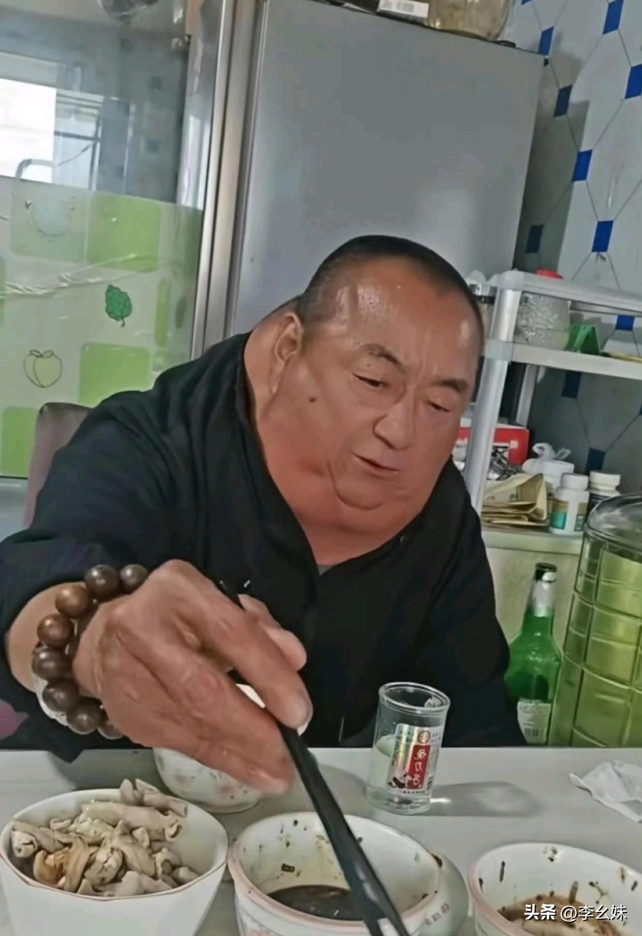 大哥一看就不是一般人