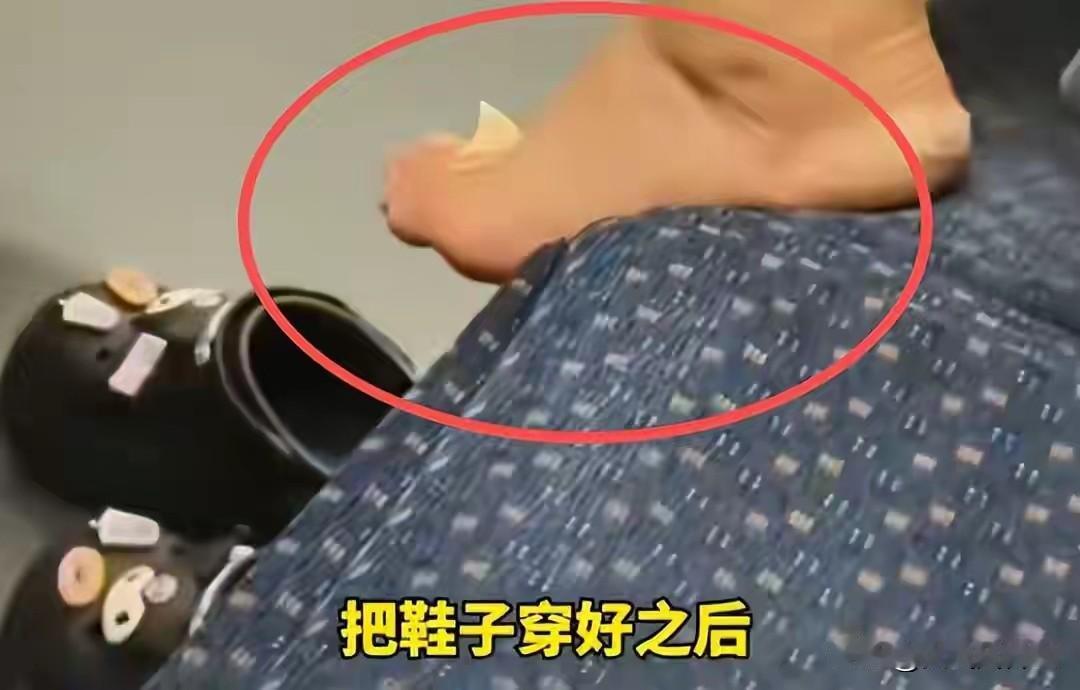 强烈要求国家铁路部门起草出台措施，规范乘客乘坐旅客列车失态行为，严厉惩治乘坐列车