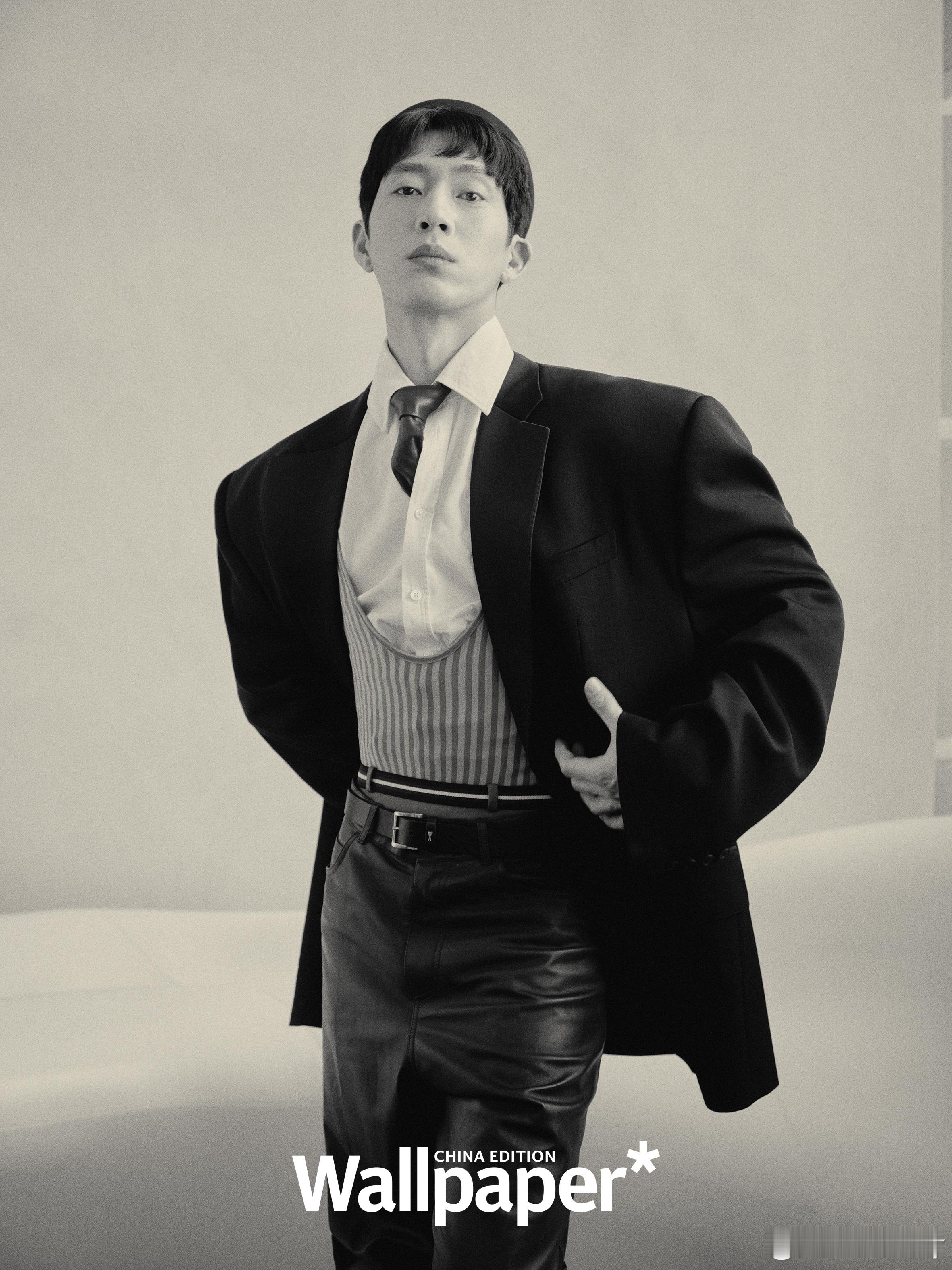 井柏然Wallpaper中文版四月刊封面与井柏然同行，穿行于先锋建筑、艺术与想象