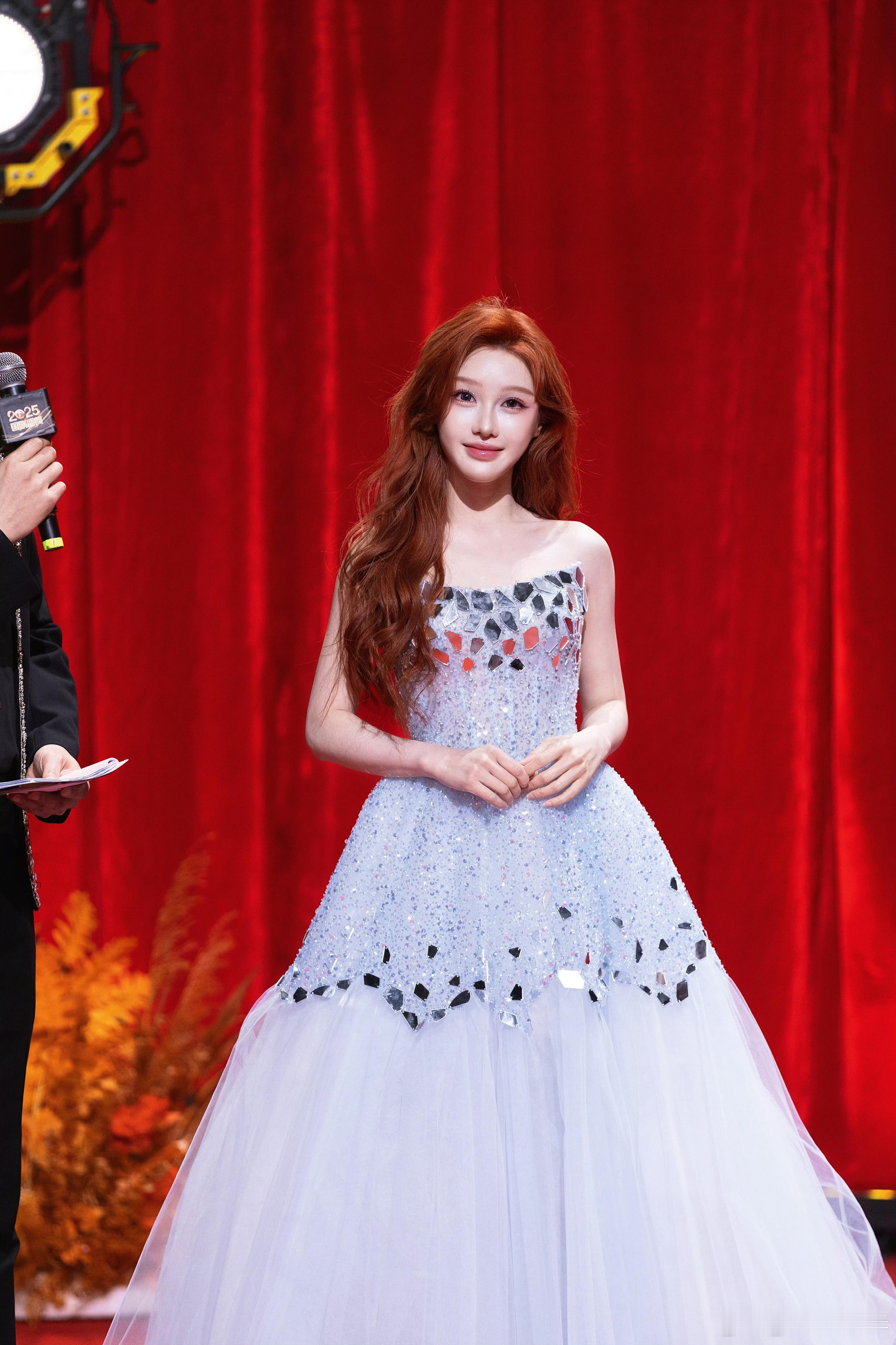 温果希国剧盛典温果希国剧盛典珍珠琉璃妆温果希国剧盛典碧波人鱼妆 温果希在安徽卫视