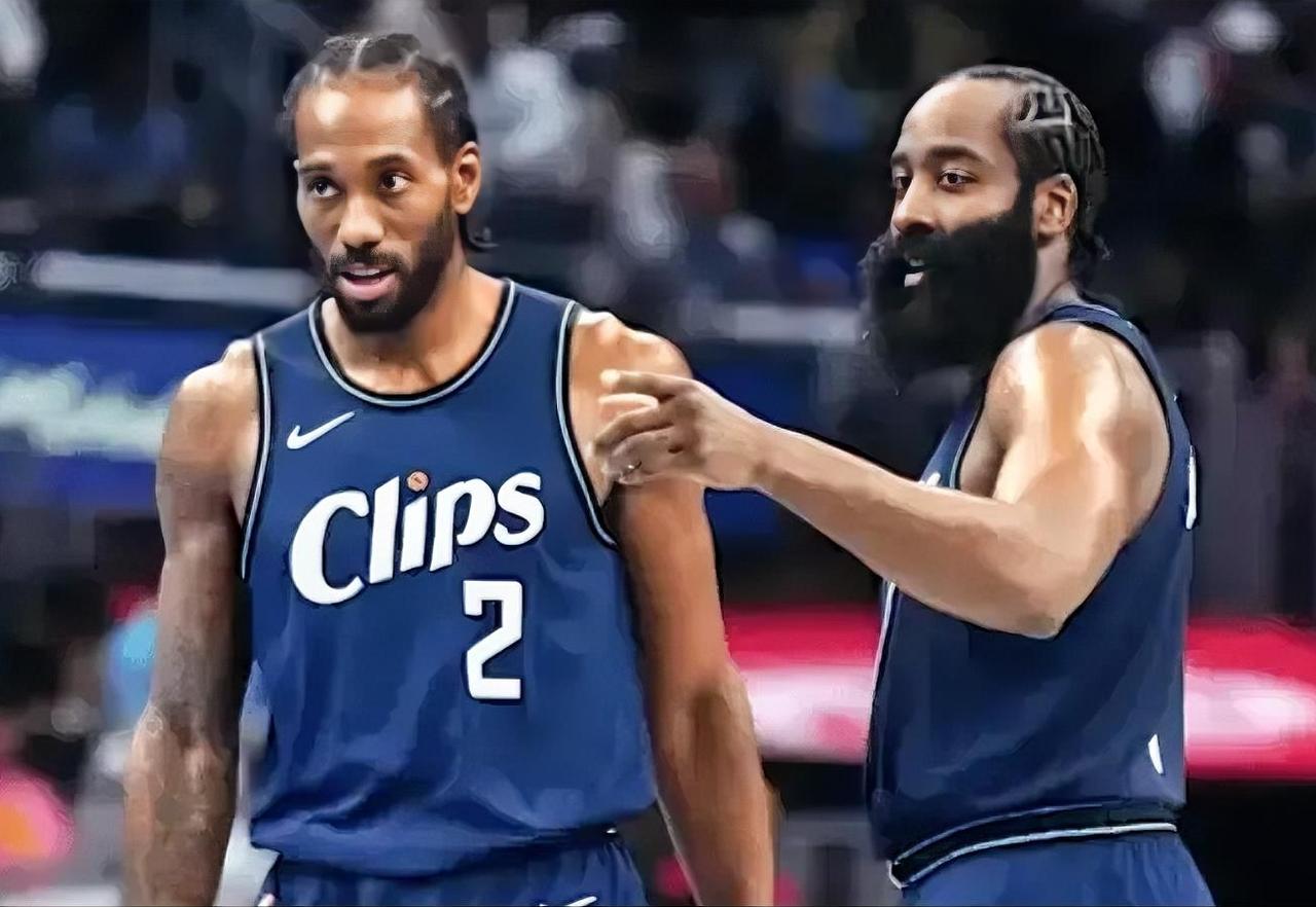 哈登训话伦纳德：
哈登：我不走？凭什么说我和你一条船上的？我来的时候你说你是船长