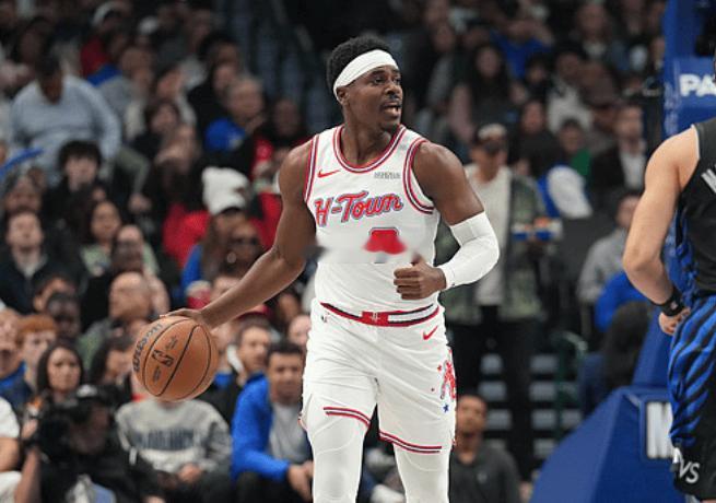 我也不是想要给阿隆-霍勒迪洗地或者是怎么样。这段时间他的表现烂透了，这一点大家都