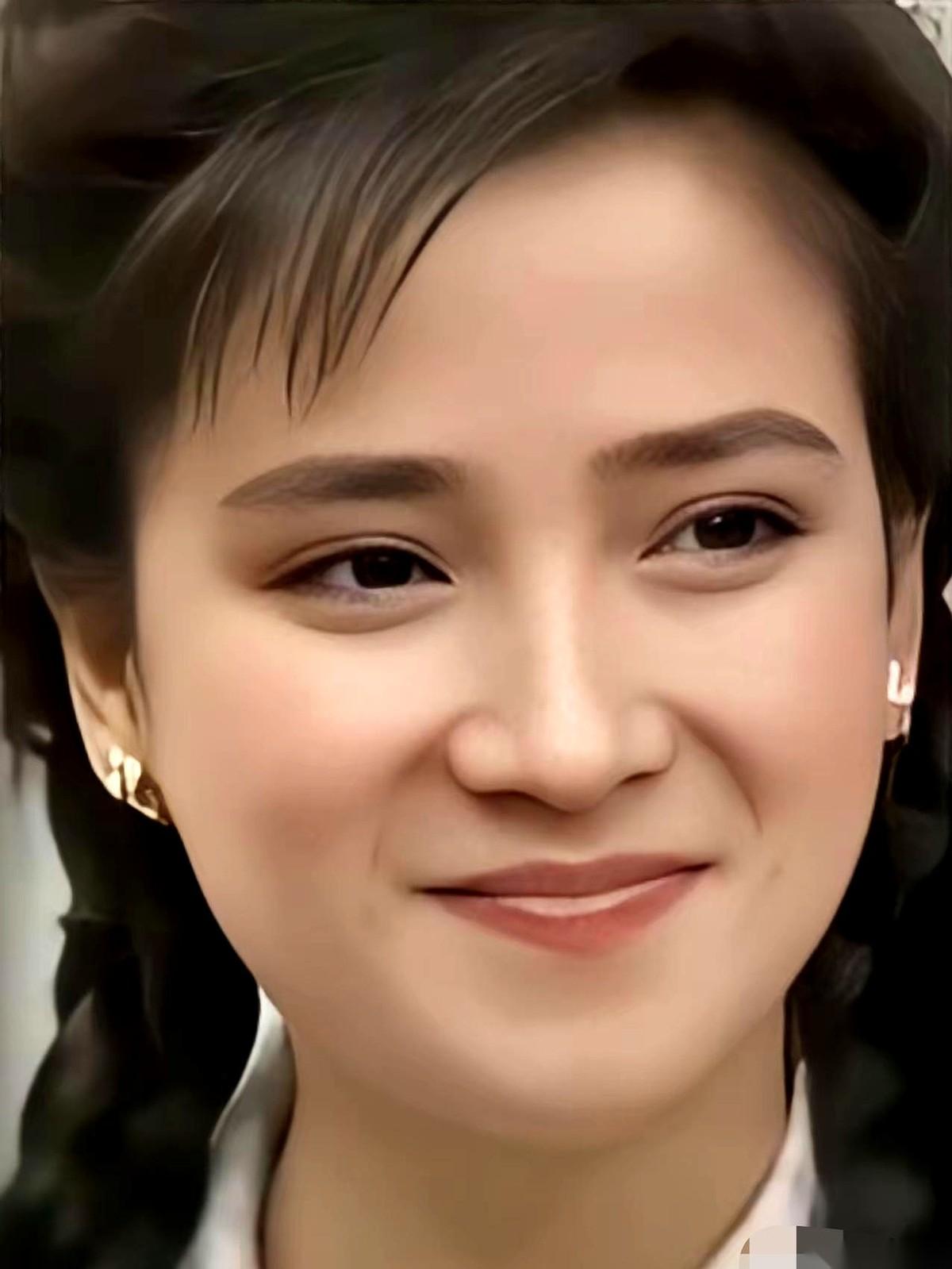 刷到她去世的消息，愣了好几秒钟。
61岁。
真的，太早了。
现在这个圈子，天天都