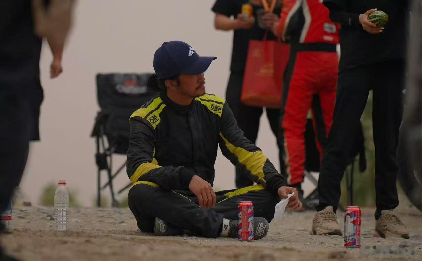 吴京感谢恩师 吴京感谢指引走进功夫电影恩师 饮水思源，不忘师恩！吴京发文感谢当年