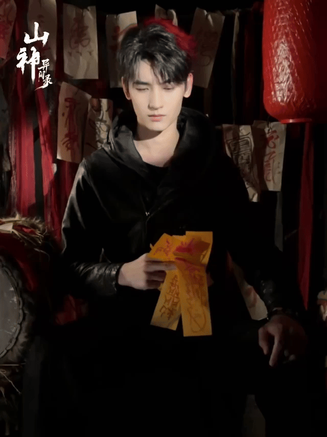 黄俊捷两部剧同期开播 黄俊捷剧粉也太幸福了吧，锦月令热度还在涨，甜意没嗑够，山神