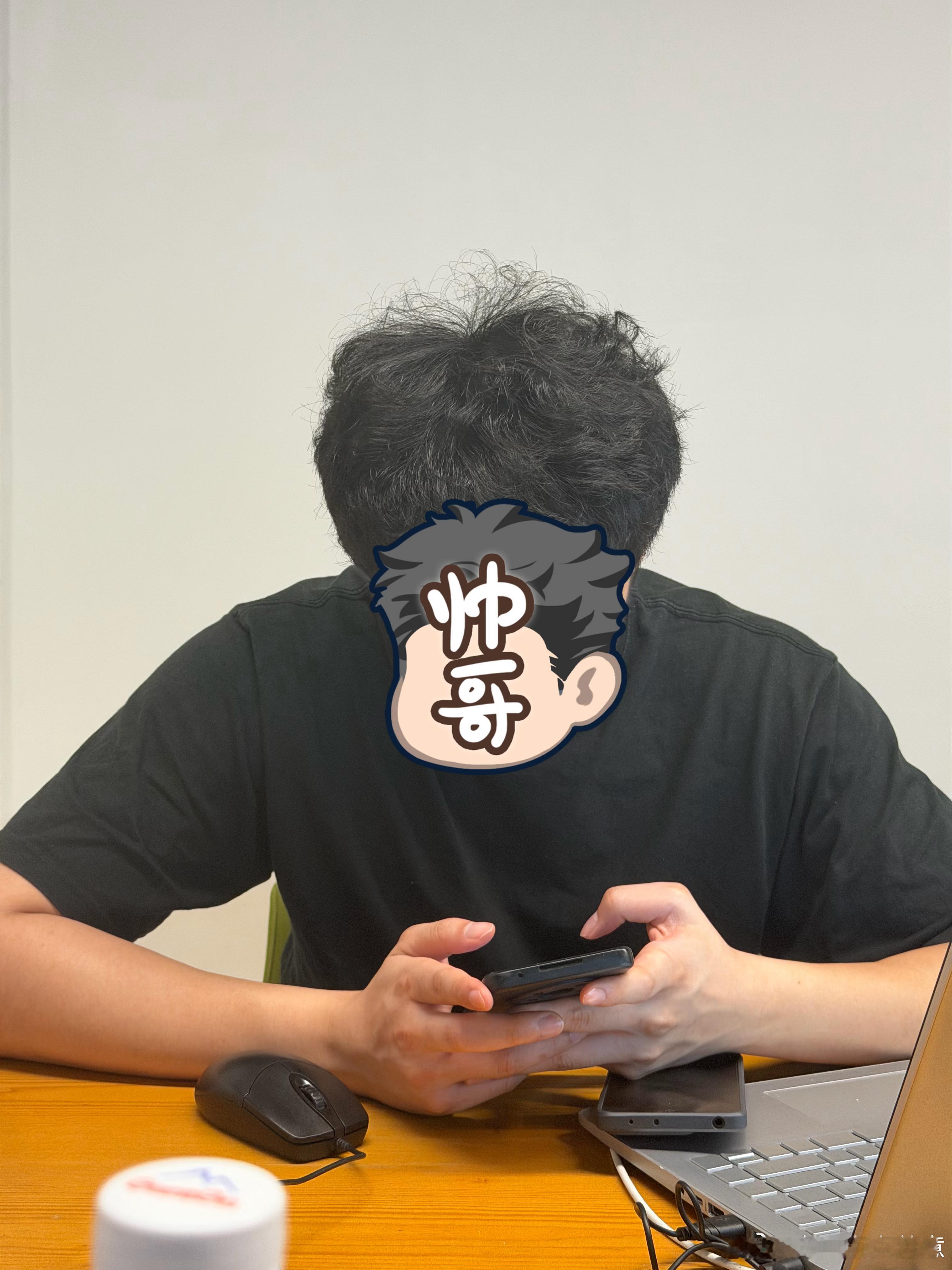 我嫉妒同事怎么办 嫉妒到给他打码  他比我帅 比我年轻  特别是一头羊毛卷 很多