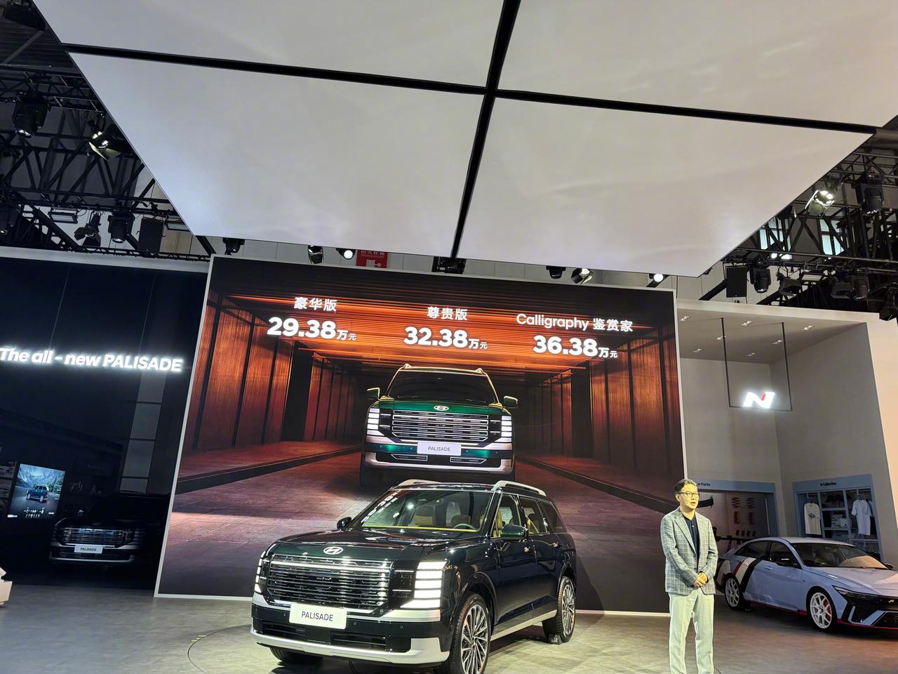 在 2025成都车展 上，现代新一代帕里斯帝开启预售，预售价29.38万元-36