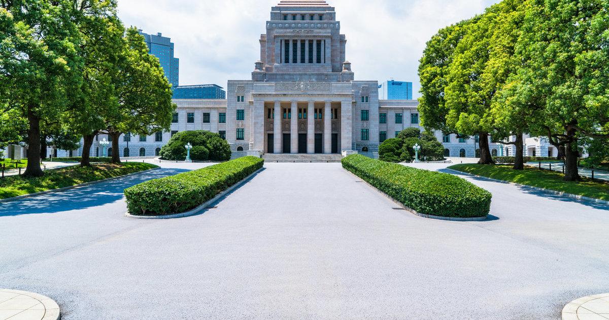 日本凭啥掺和南海事务？

从地理区位到国际法理，日本和南海没有半点关联，完全是域