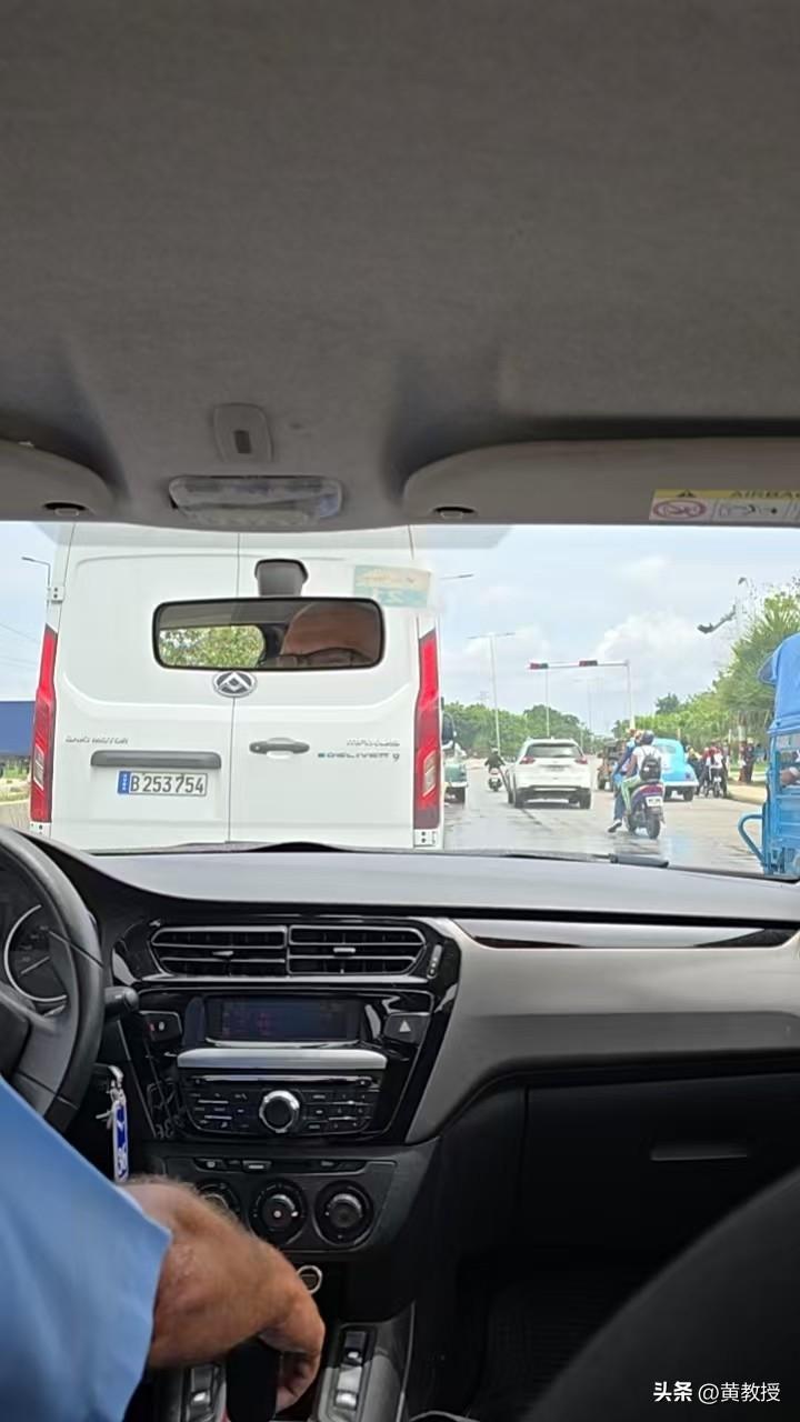 前方发来图片
今天的古巴🇨🇺街头