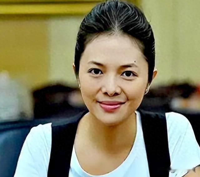 我敢断言，  
不光是当年守着电视看《生活》的老观众没想到，  
就连文清自己，