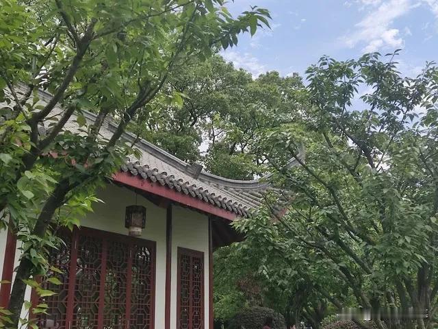 水调歌头
作者：李廷忠
武昌南楼落成，次王漕韵。

抚景几今古，遗恨此江山。百年